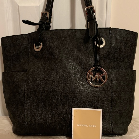 Michael Kors Handbags - Michael Kors East West Jet Set Travel Tote Black